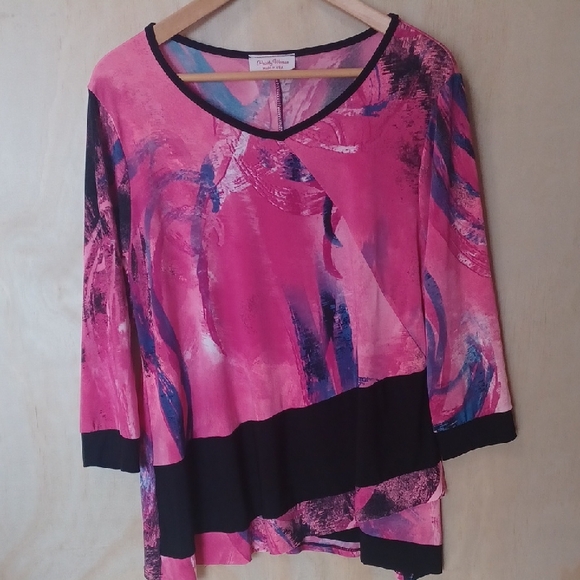 Pretty Woman Tops - Pretty Woman Pink 3/4 Sleeve Top, Asymetrical Hem, Abstract Design, Stretchy